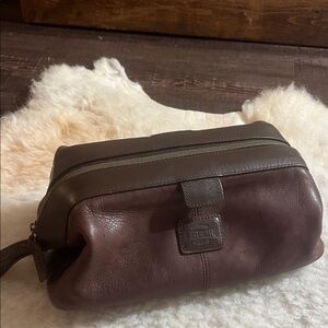 FOSSIL travel pouch✨